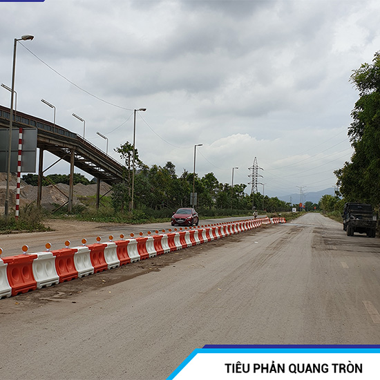 Tiêu phản quang hình tròn cắm trên TALUY Hi Q DELINEATOR 150 6